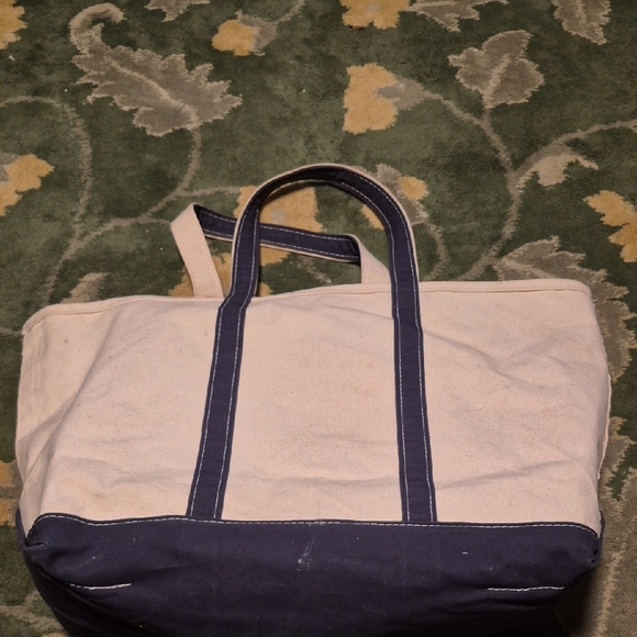 Stylish Navy and Cream Tote Bag - Picture 2 of 11
